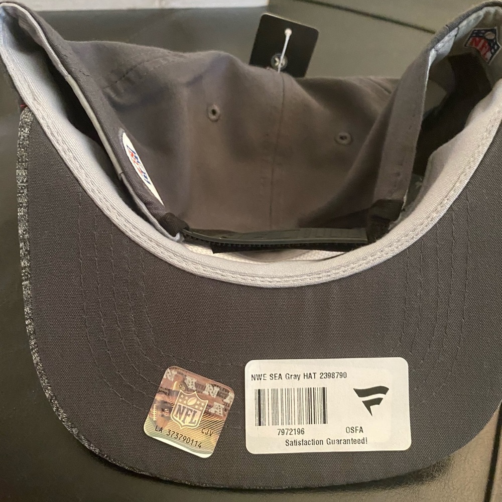Seahawks SnapBack hat - Picture 2 of 3